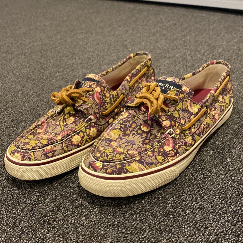 Sperry women’s 9.5 flower sneakers